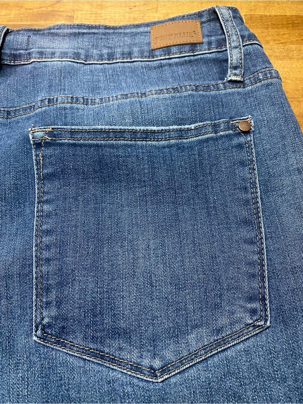 Judy Blue Medium Blue Straight Leg Jeans